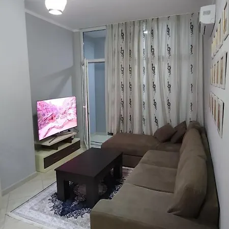 아파트 Pleasing Place With Free Parking On Site In Komuna E Parisit