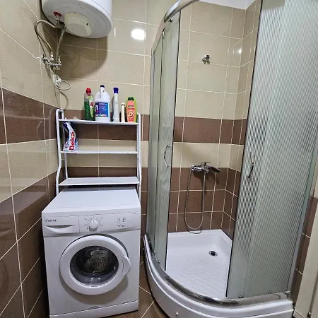 아파트 Pleasing Place With Free Parking On Site In Komuna E Parisit *