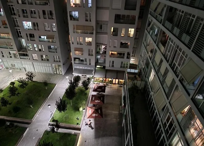 Collection Komuna E Parisit Private Parking Τίρανα