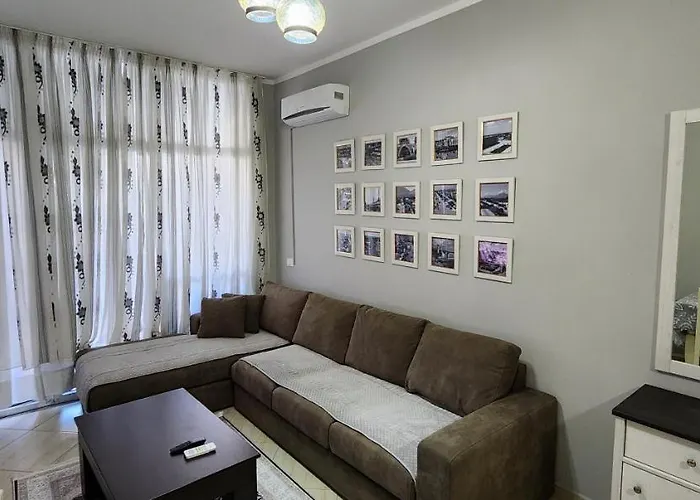 Apartamento Pleasing Place With Free Parking On Site In Komuna E Parisit Tirana