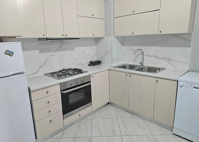 Pleasing Place With Free Parking On Site In Komuna E Parisit Apartamento *