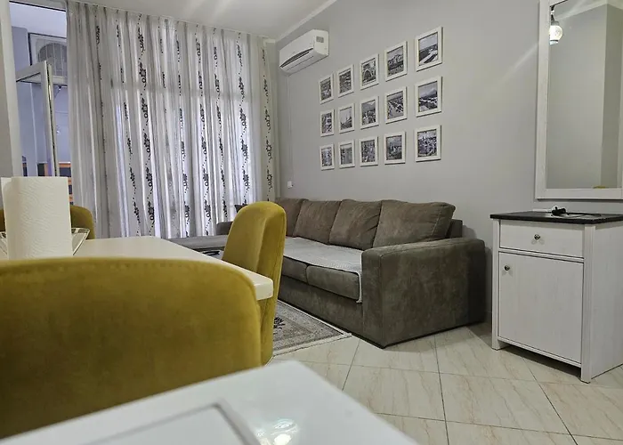 Pleasing Place With Free Parking On Site In Komuna E Parisit Appartement Tirana