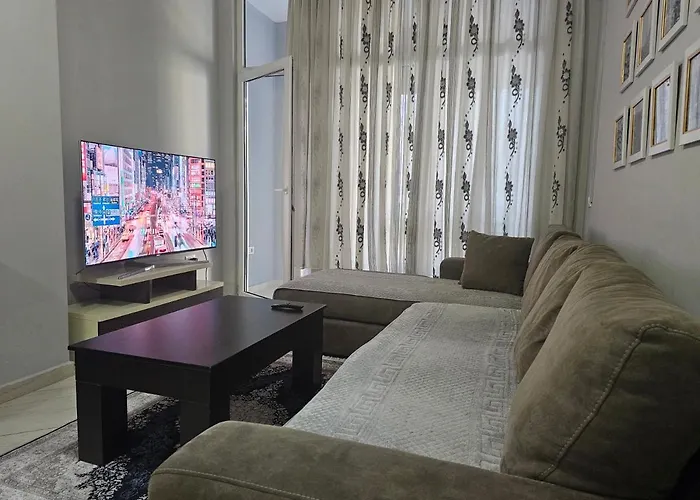 Pleasing Place With Free Parking On Site In Komuna E Parisit Apartamento *