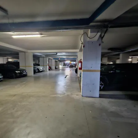 アパート Pleasing Place With Free Parking On Site In Komuna E Parisit *