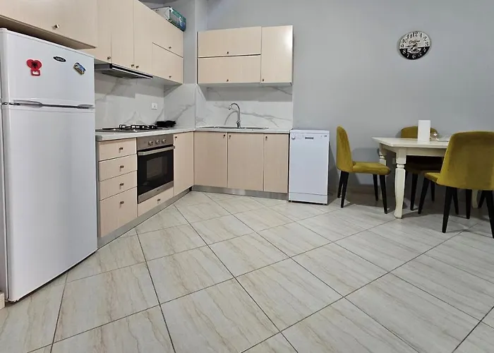 דירה Pleasing Place With Free Parking On Site In Komuna E Parisit טיראנה