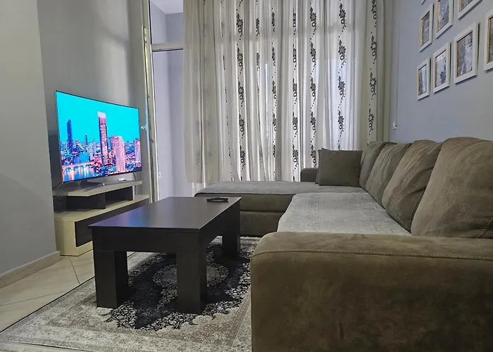 Collection Komuna E Parisit Private Parking Appartement *